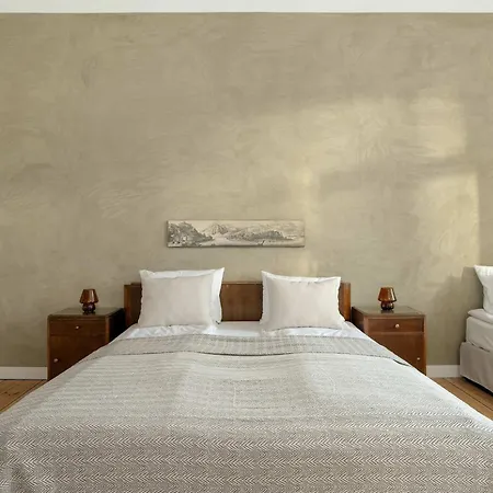 Spacious Family With Balcony Near Mtp By Renters شقة بوزنان