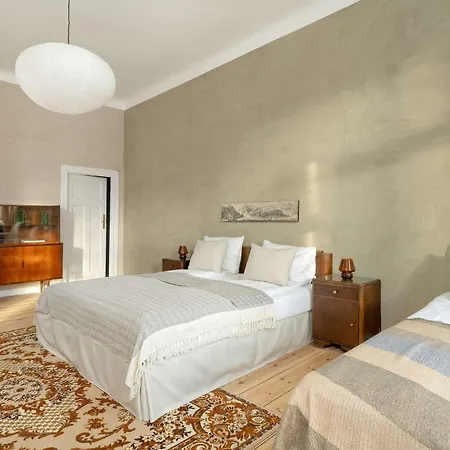 Spacious Family With Balcony Near Mtp By Renters شقة