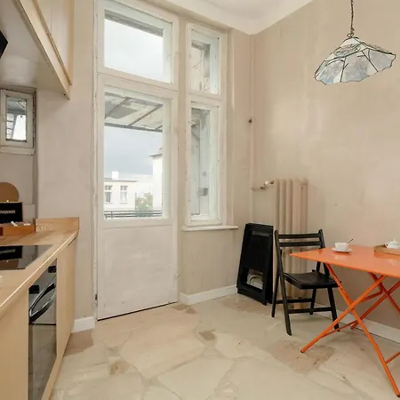 Spacious Family With Balcony Near Mtp By Renters * بوزنان
