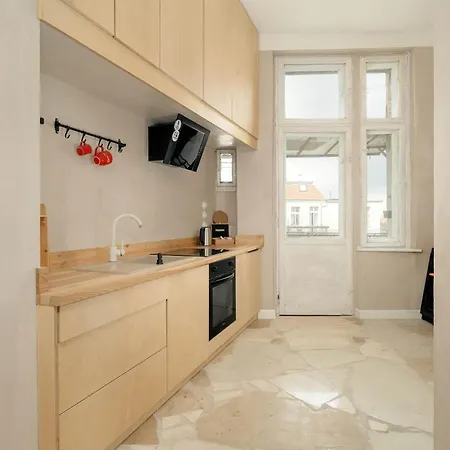 Spacious Family With Balcony Near Mtp By Renters شقة