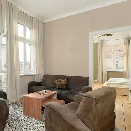 Spacious Family With Balcony Near Mtp By Renters بوزنان