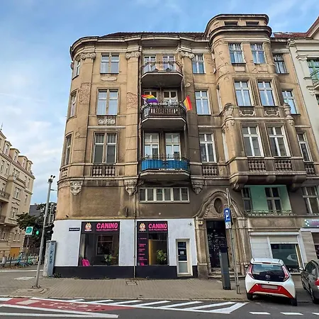 Spacious Family With Balcony Near Mtp By Renters Apartment