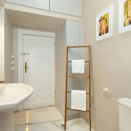 Spacious Family With Balcony Near Mtp By Renters Poznan