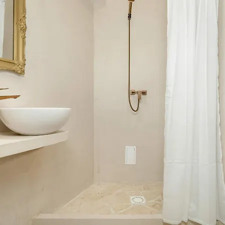 Spacious Family With Balcony Near Mtp By Renters